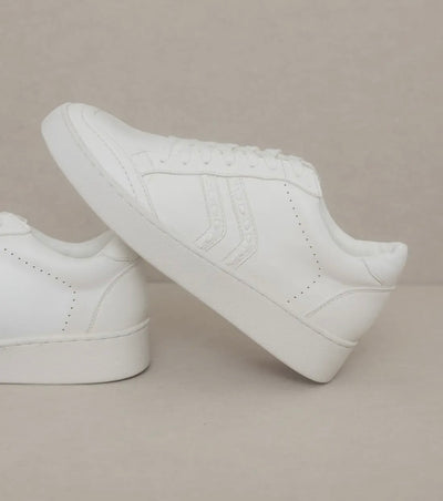 365 white sneaker