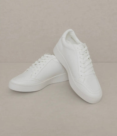 365 white sneaker