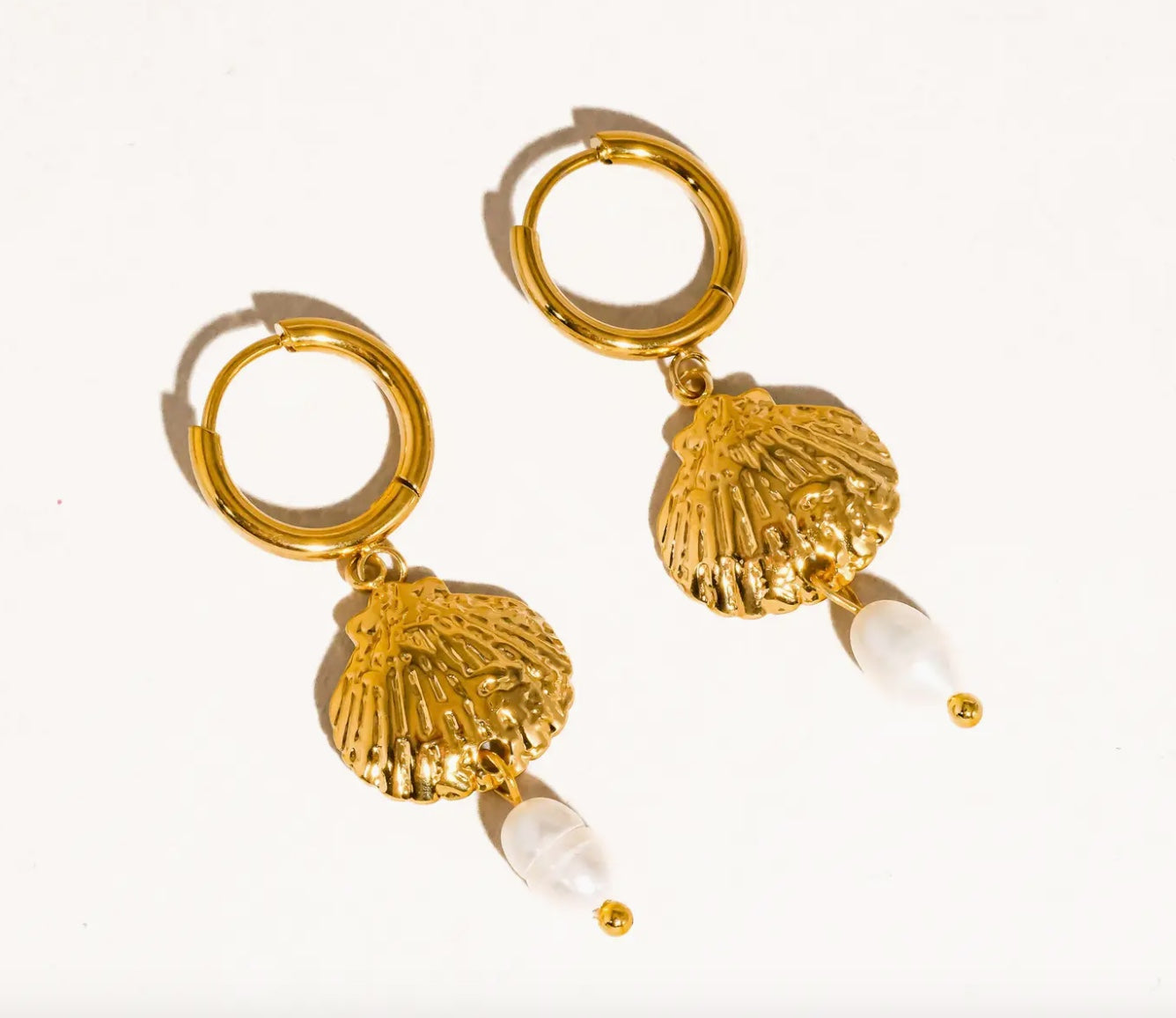 Audace Shell drop earring