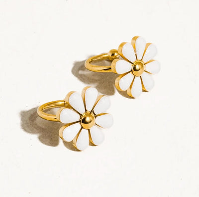 Daisy ear cuff